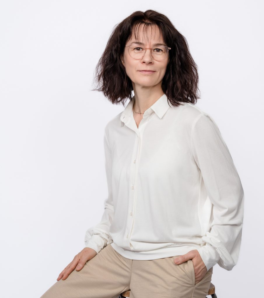 Spengler Medizinredaktion sitzend